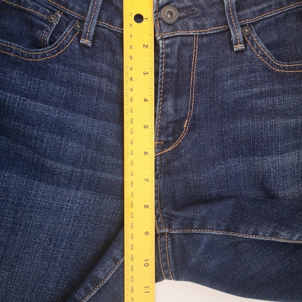 Levi's Bold Curve Silhouette Ladies Classic Rise Straight Size 6/28 Jeans - Picture 13 of 13